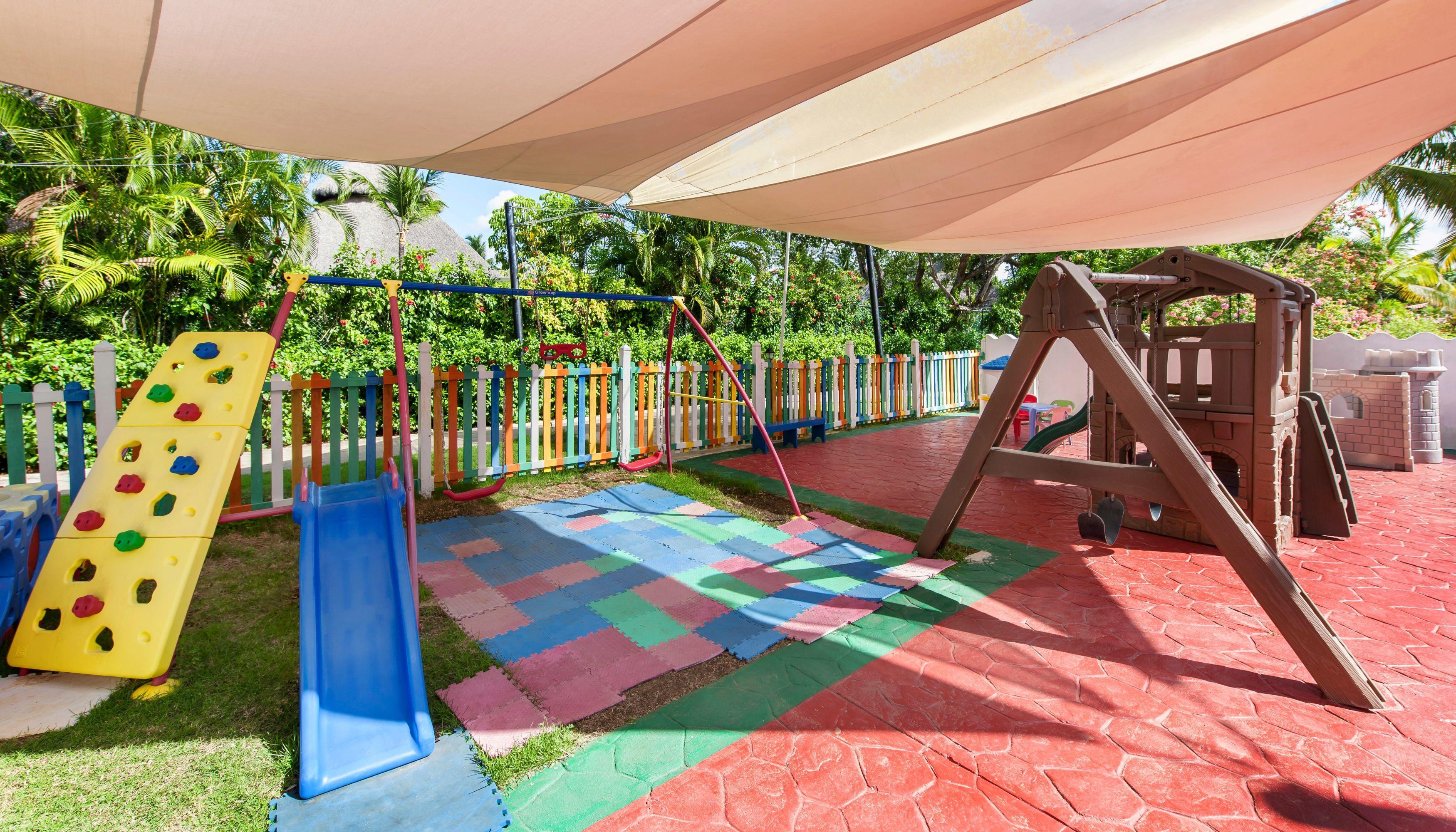 Catalonia Royal La Romana Adults Only Bayahibe Esterno foto Playground at the school