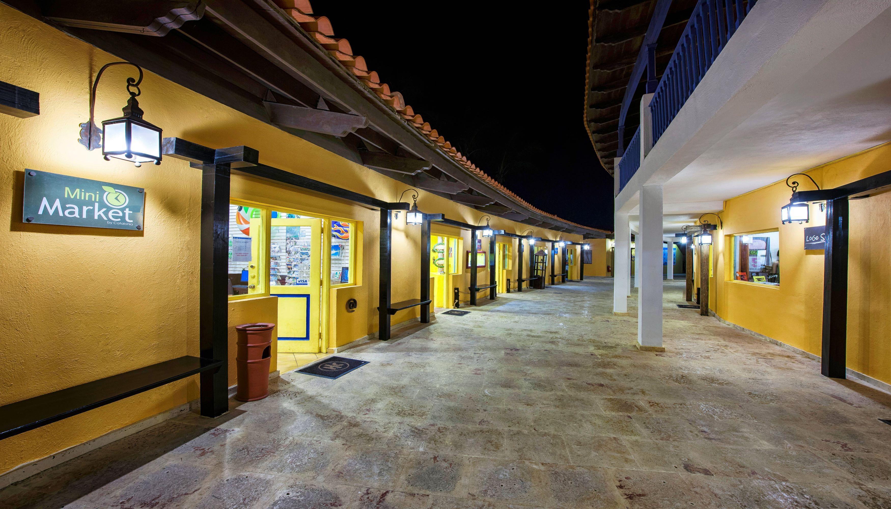 Catalonia Royal La Romana Adults Only Bayahibe Esterno foto The shops at the airport