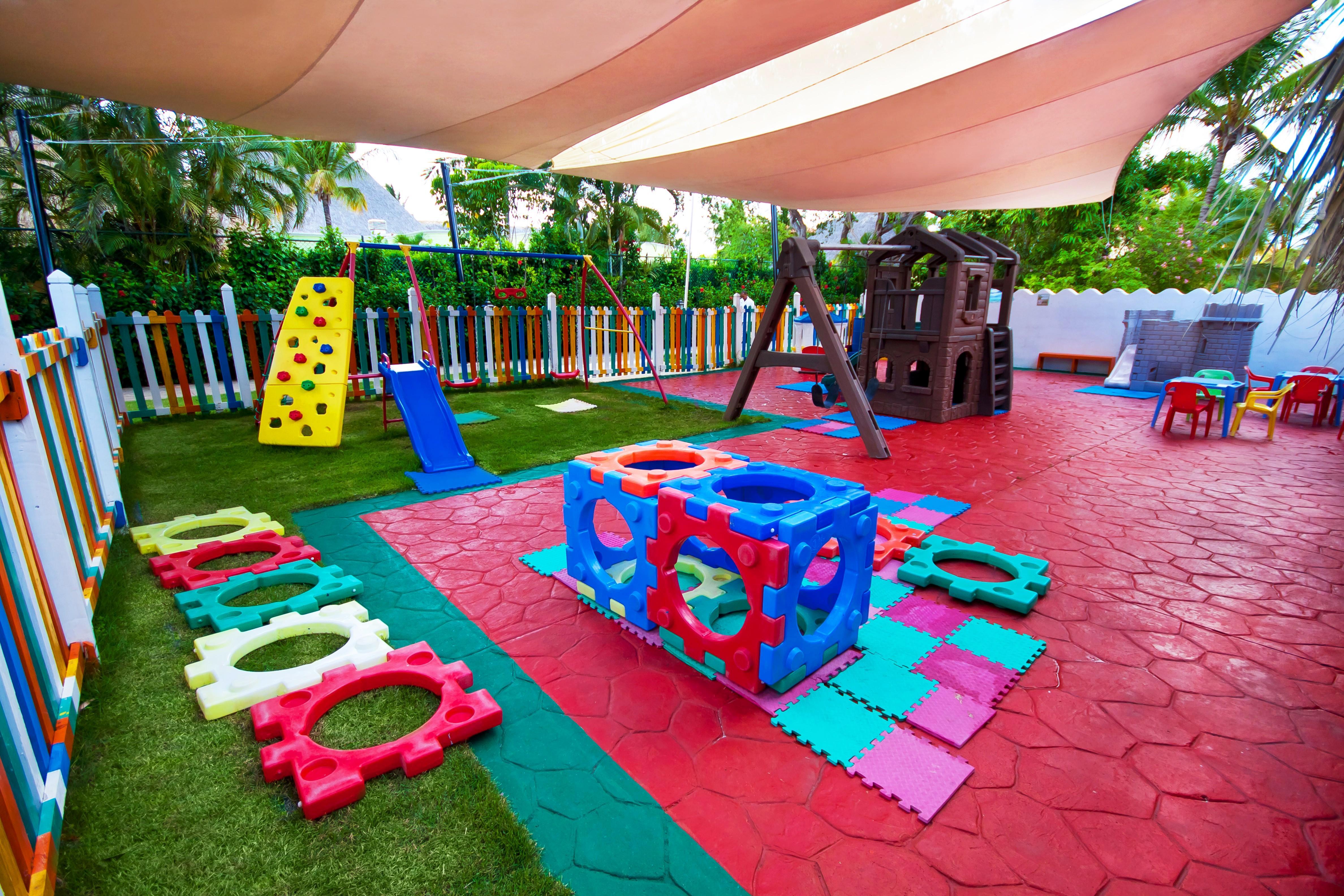 Catalonia Royal La Romana Adults Only Bayahibe Esterno foto Playground at the school