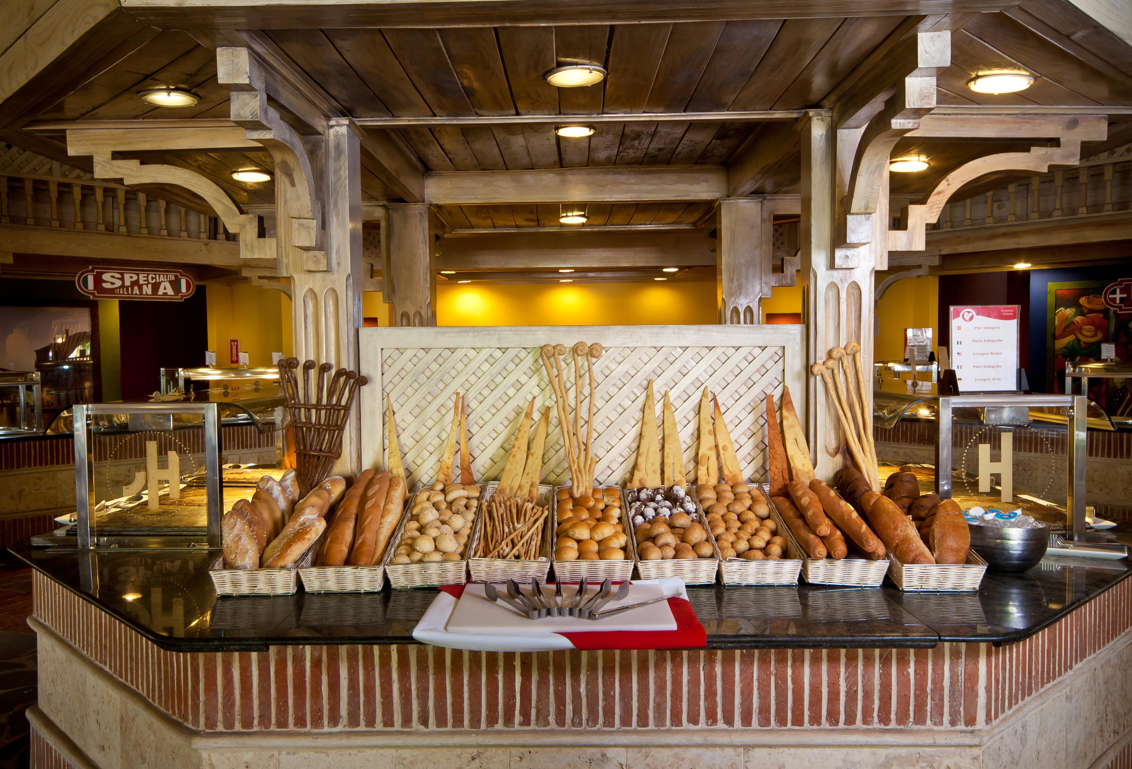 Catalonia Royal La Romana Adults Only Bayahibe Esterno foto Bread at a buffet