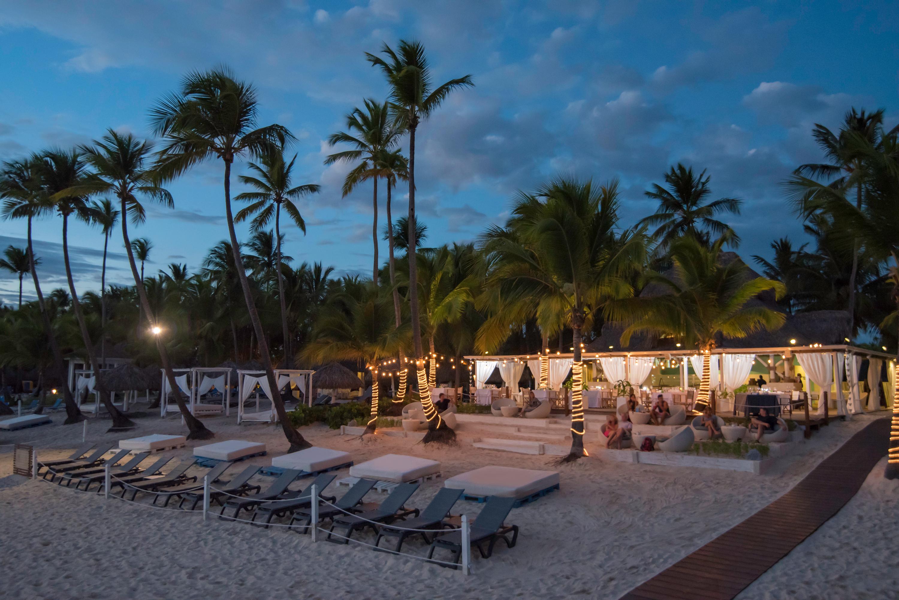 Catalonia Royal La Romana Adults Only Bayahibe Esterno foto The beach at the Hard Rock Hotel