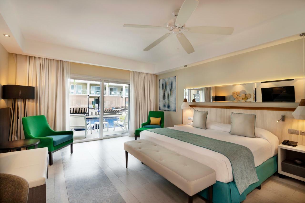 Catalonia Royal La Romana Adults Only Bayahibe Esterno foto A room at the Hilton Athens